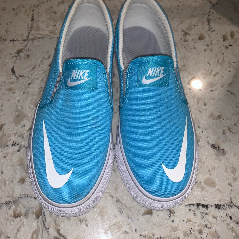 Nike slip on size 4y